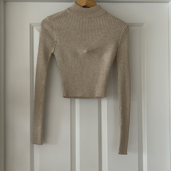 NWOT Blu Pepper Cropped Ribbed Mock Neck Sweater Size M - Picture 2 of 7